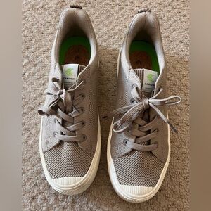 Cariuma Women’s IBI Low Sand Knit Sneakers Sand Beige